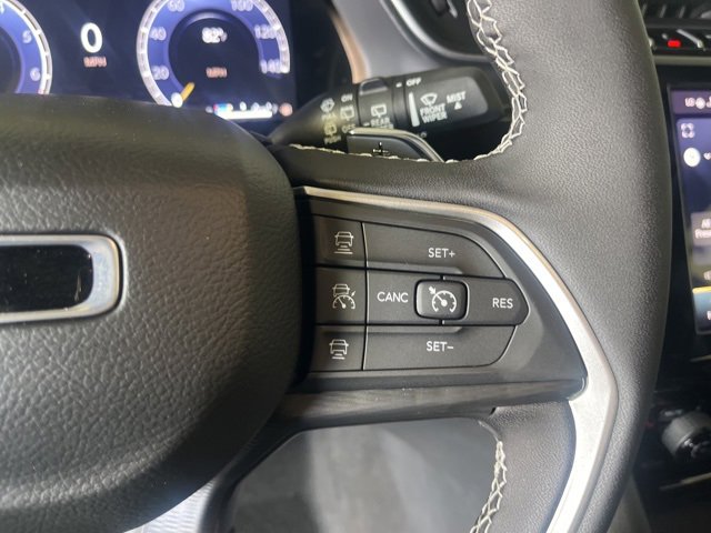 New 2025 Jeep Grand Cherokee Altitude image 13