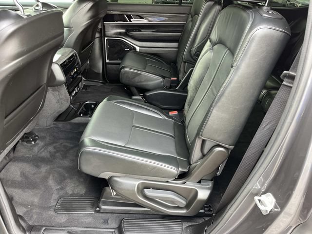 Used 2022 Jeep Wagoneer Series III w/ Flexible Seating Group AWD/4WD image 20