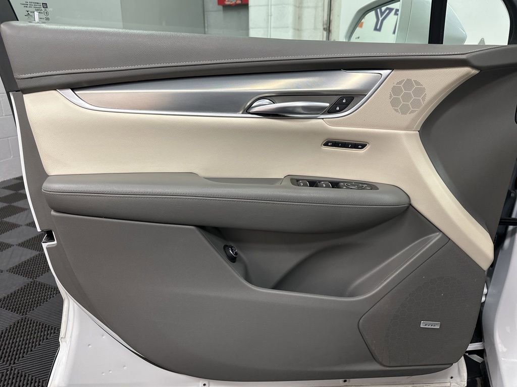 Used 2017 Cadillac XT5 Luxury w/ Driver Awareness Package image 17