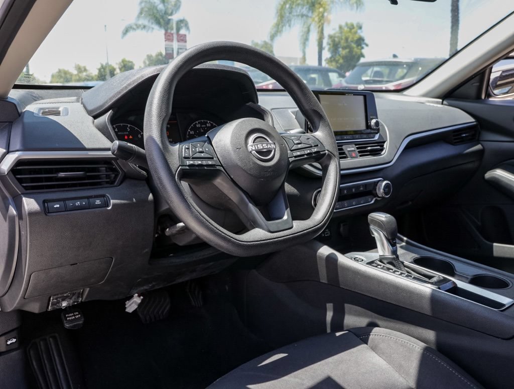 Used 2024 Nissan Altima 2.5 S FWD image 15
