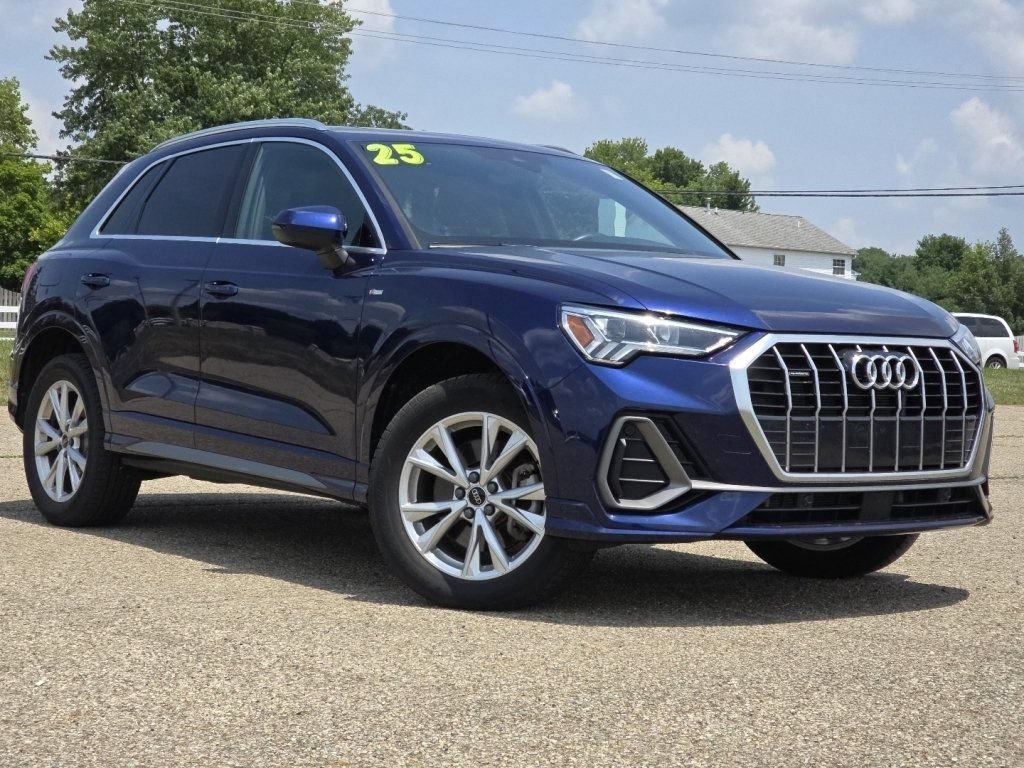Used 2025 Audi Q3 2.0T Premium AWD/4WD image 2