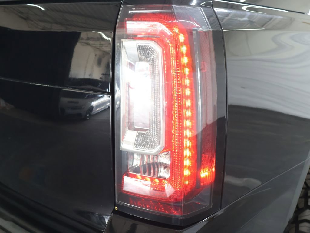 Used 2019 GMC Yukon Denali w/ Denali Ultimate Black Edition image 31