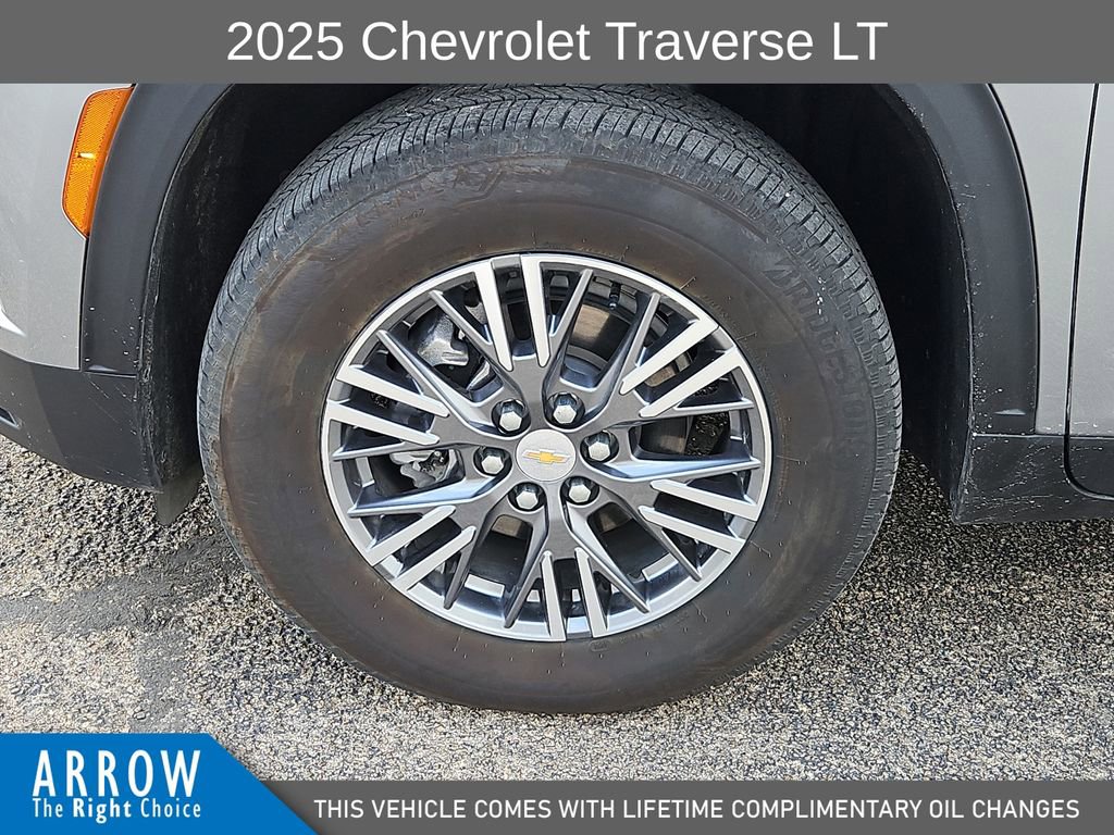 Used 2025 Chevrolet Traverse LT image 17