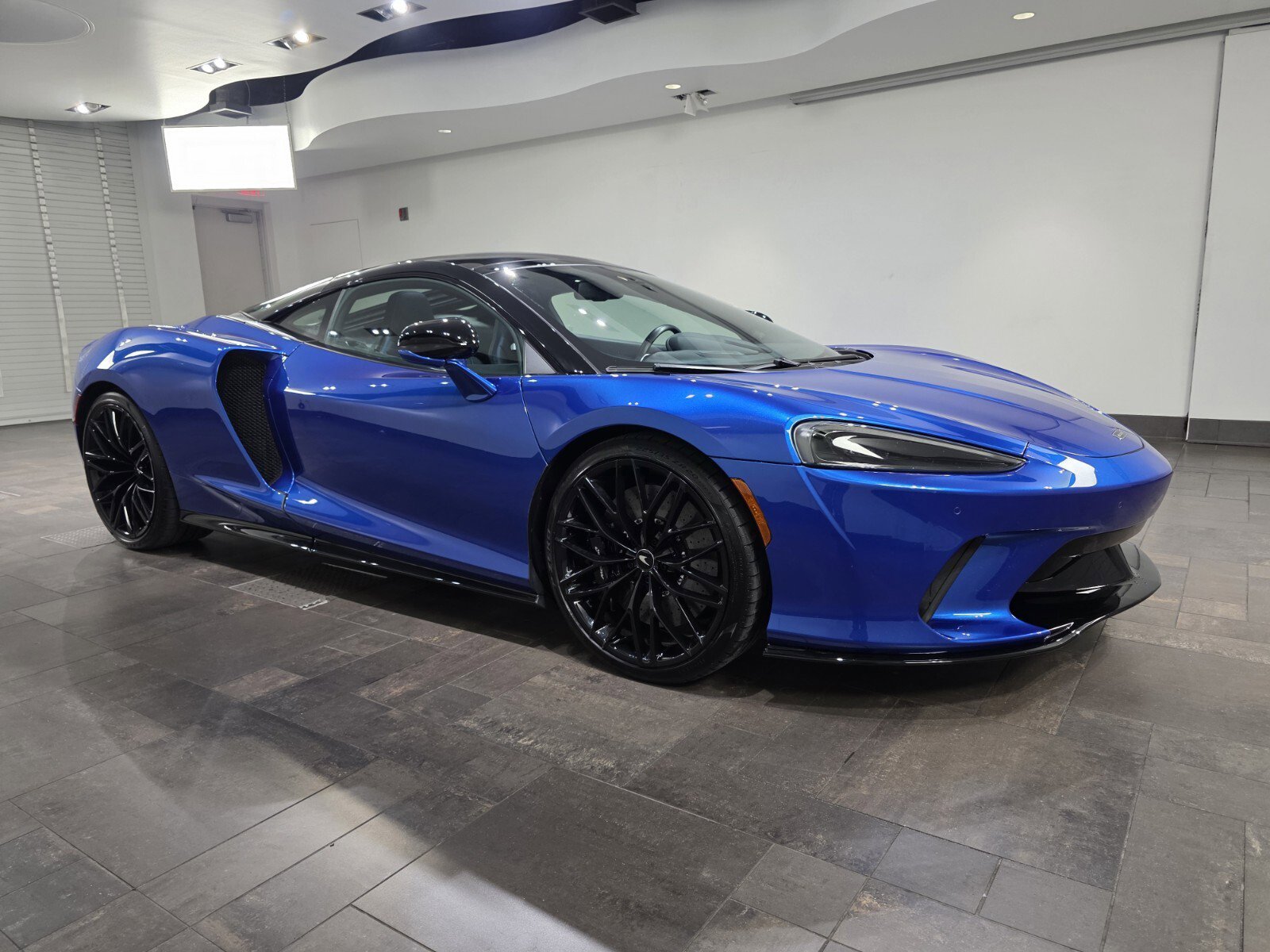 Used 2023 McLaren GT image 25
