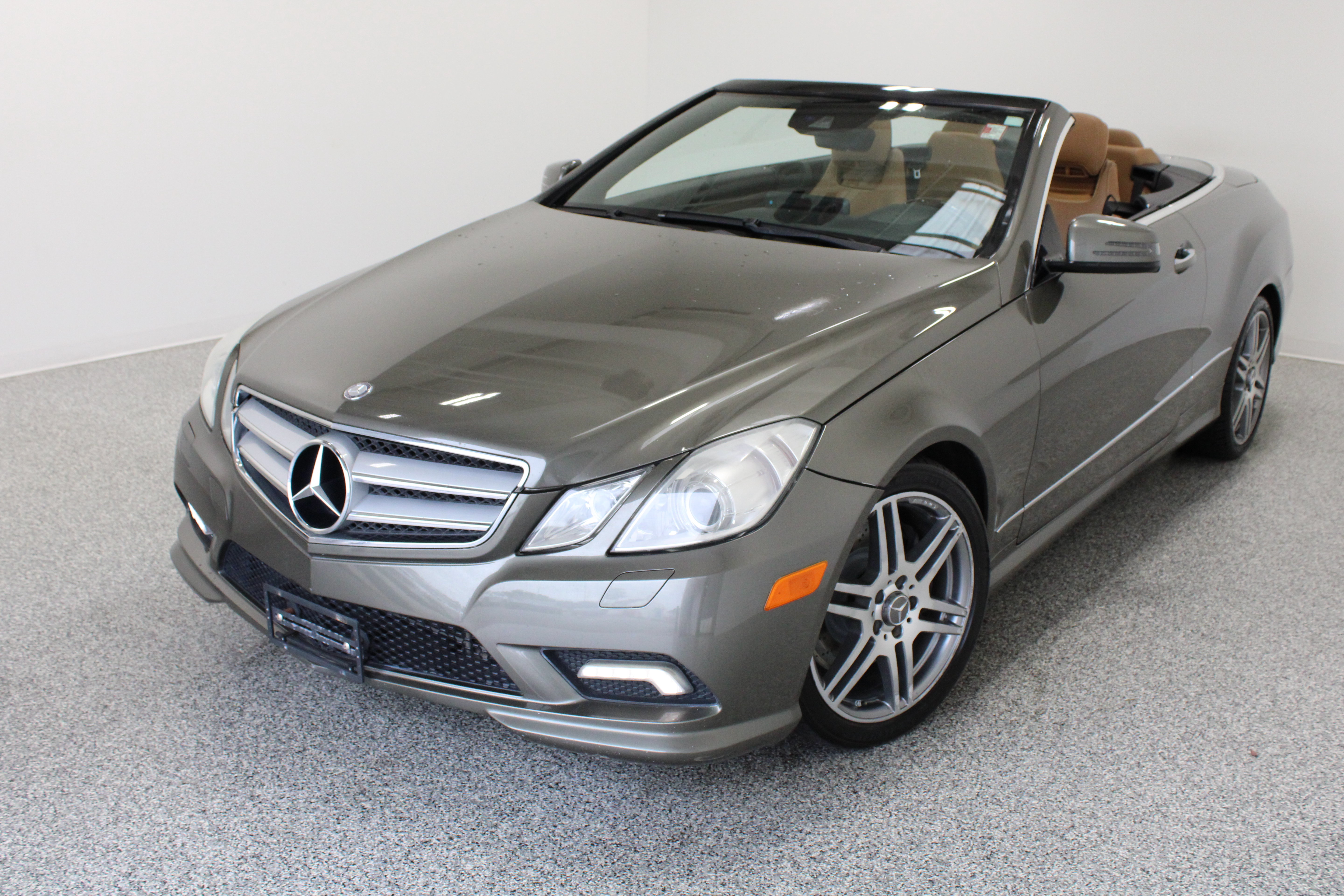 Used 2011 Mercedes-Benz E 550 Cabriolet image 2
