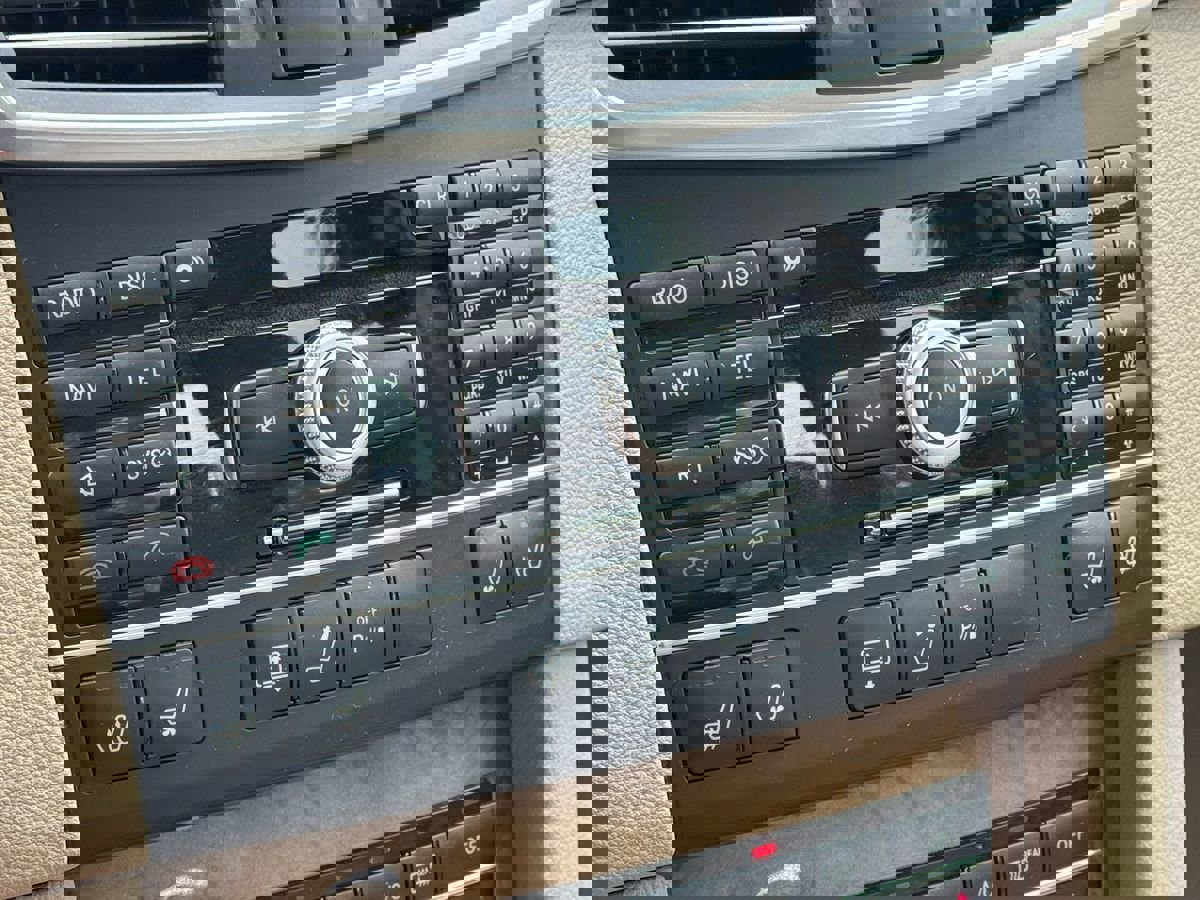 Used 2011 Mercedes-Benz E 550 Sedan image 41