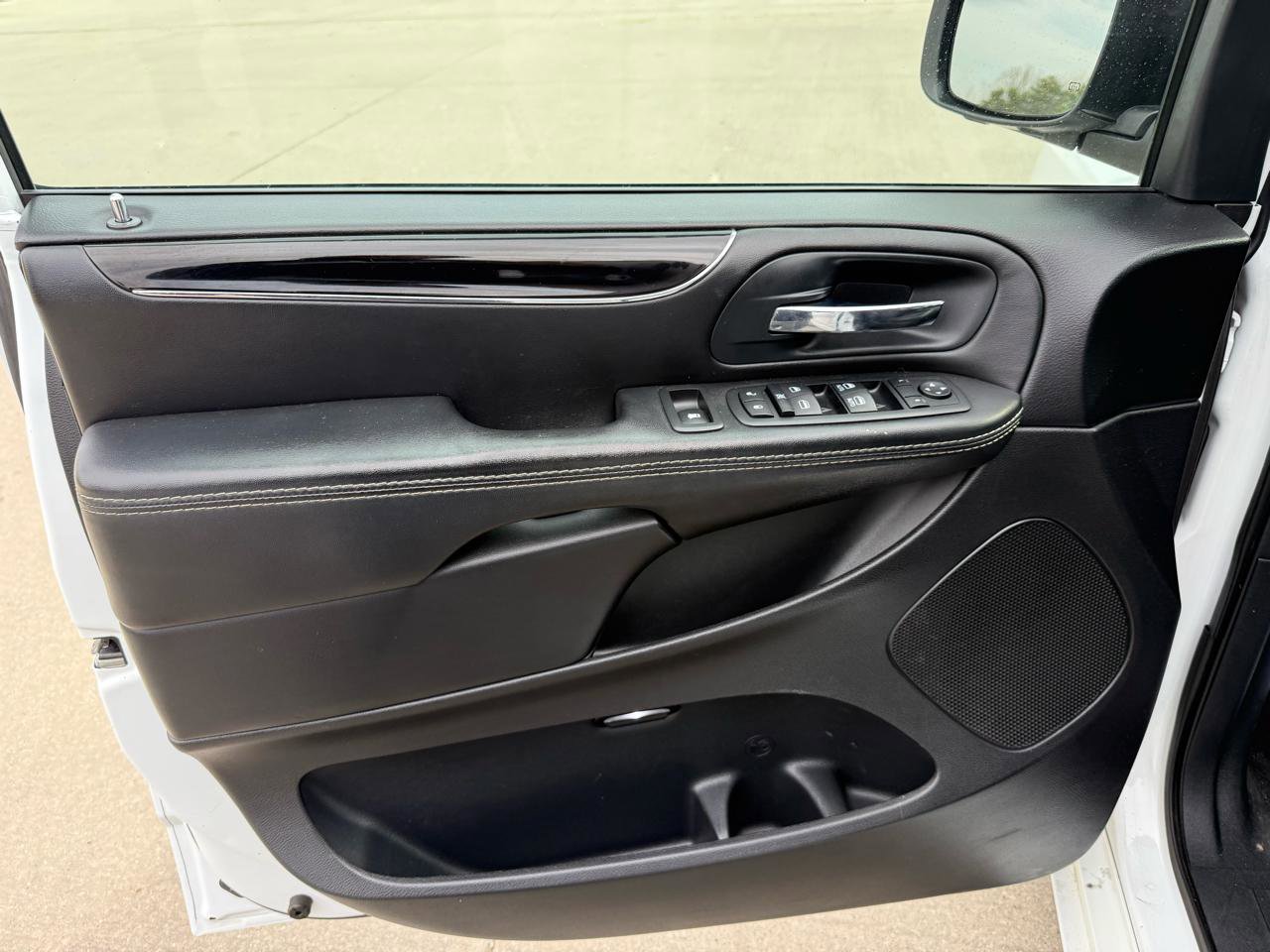 Used 2014 Chrysler Town & Country S FWD image 12