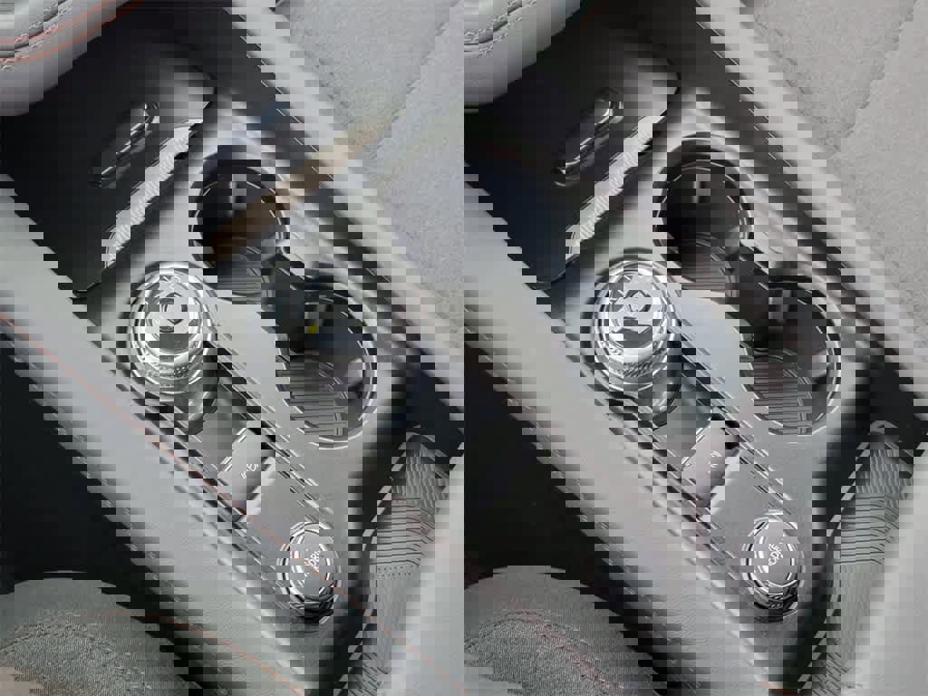 Used 2025 Ford Explorer Active image 21