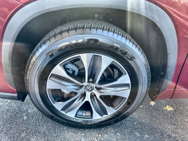 Used 2023 Toyota Highlander XLE image 18