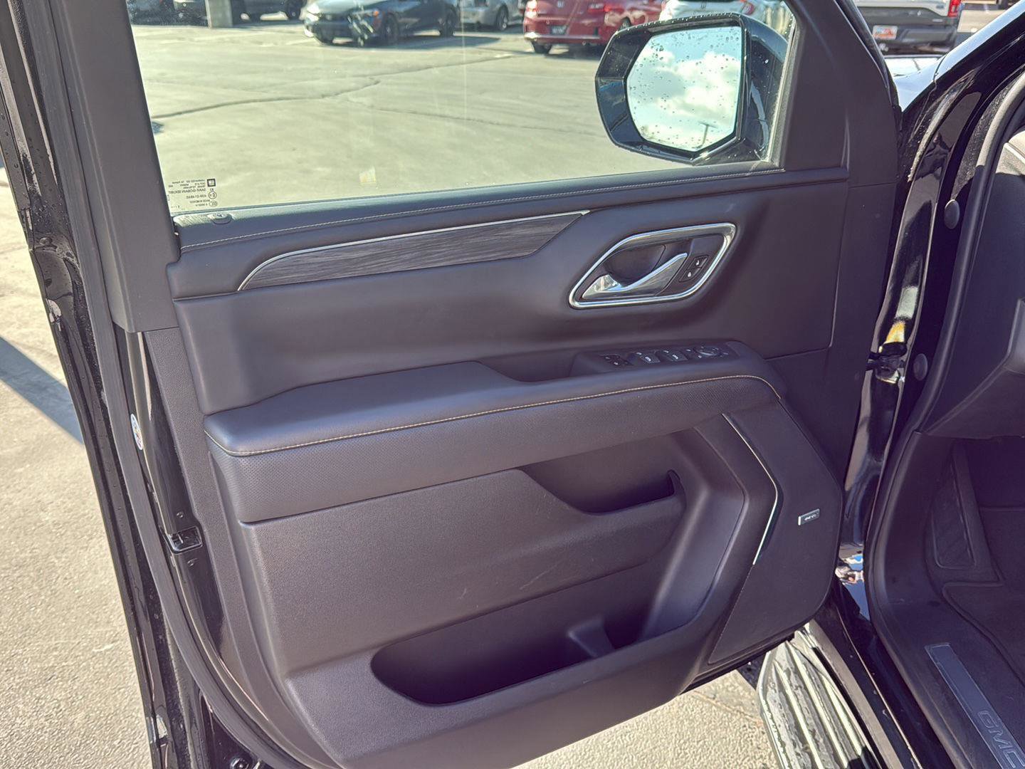Used 2022 GMC Yukon SLT w/ SLT Luxury Package AWD/4WD image 13