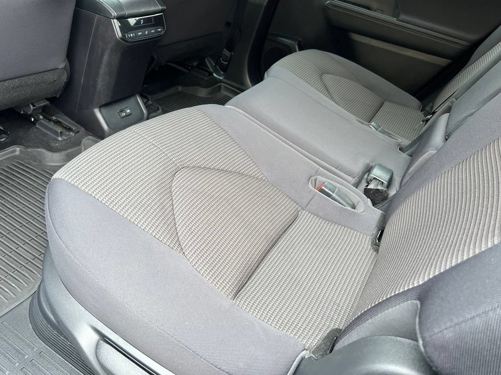 Used 2023 Toyota Highlander LE AWD/4WD image 18
