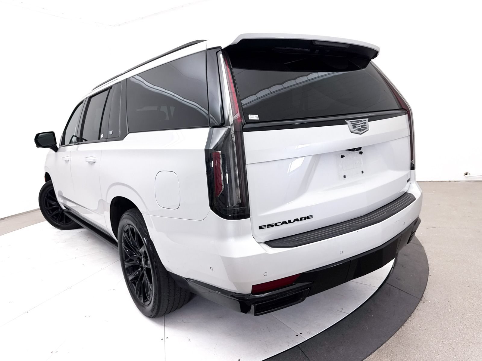 Used 2023 Cadillac Escalade ESV Sport Platinum w/ LPO, ONYX Package AWD/4WD image 10