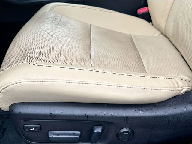 Used 2013 Toyota Avalon Limited image 19