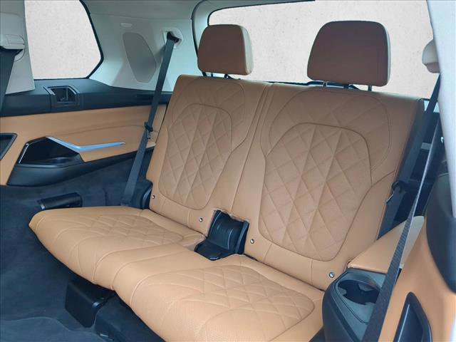 Used 2026 BMW X7 xDrive40i w/ Premium Package image 23