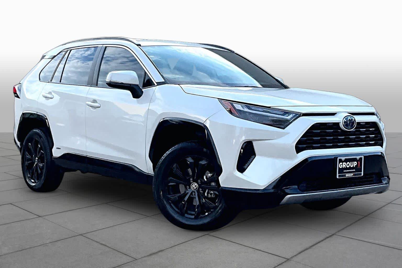 Used 2022 Toyota RAV4 SE AWD/4WD image 3