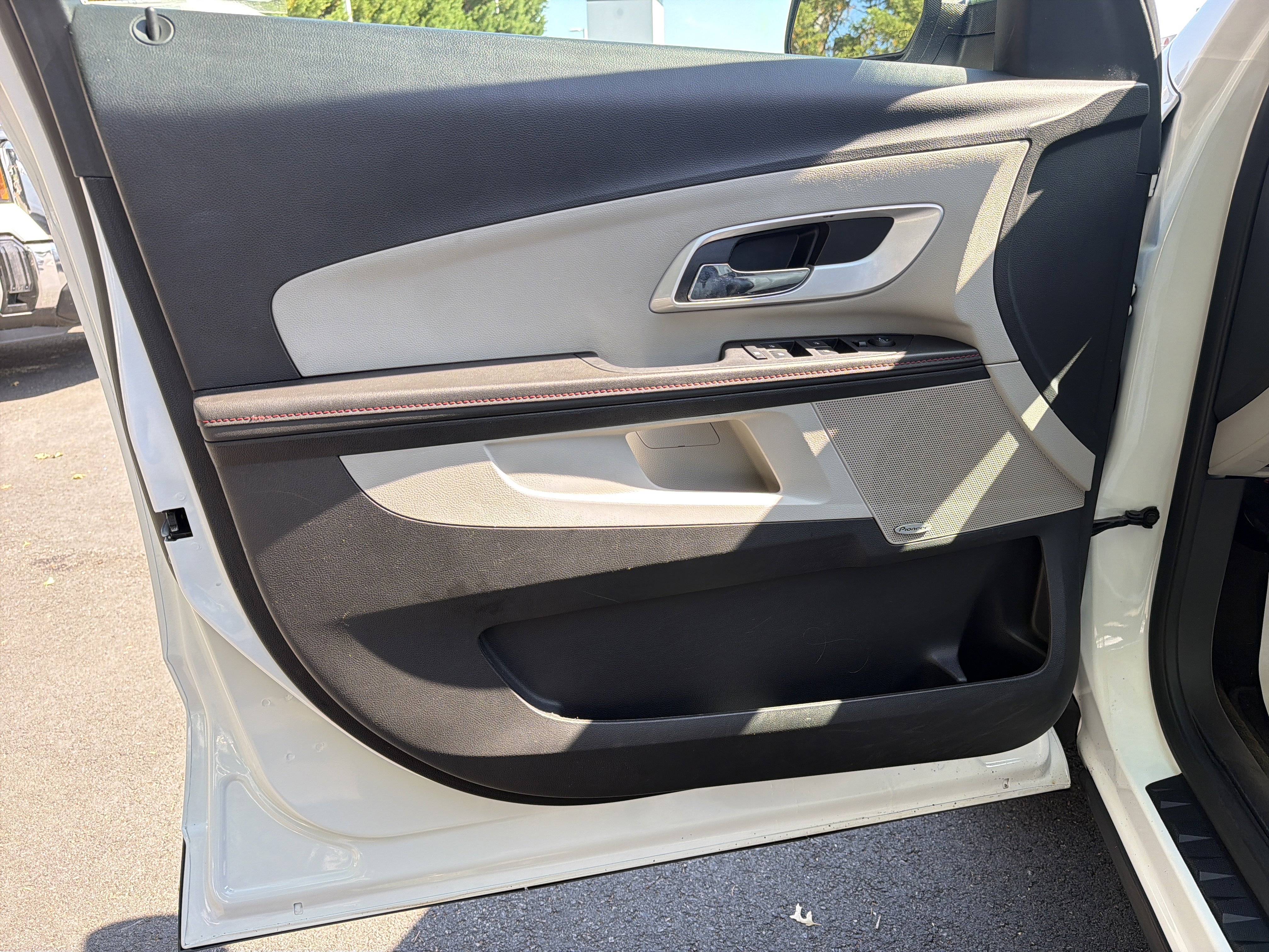 Used 2011 Chevrolet Equinox LTZ AWD/4WD image 14