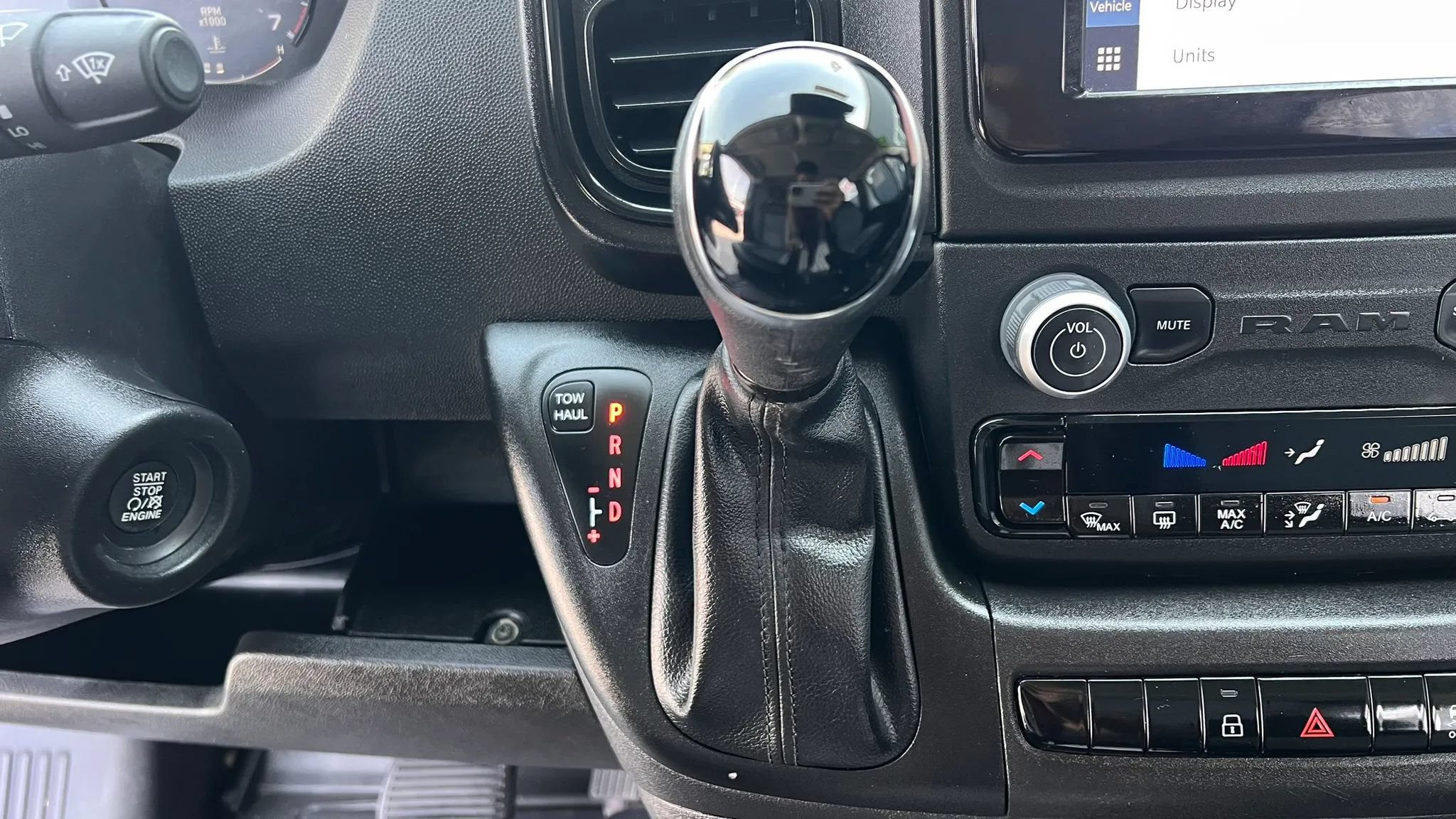Used 2025 RAM ProMaster 2500 w/ Convenience Group FWD image 29