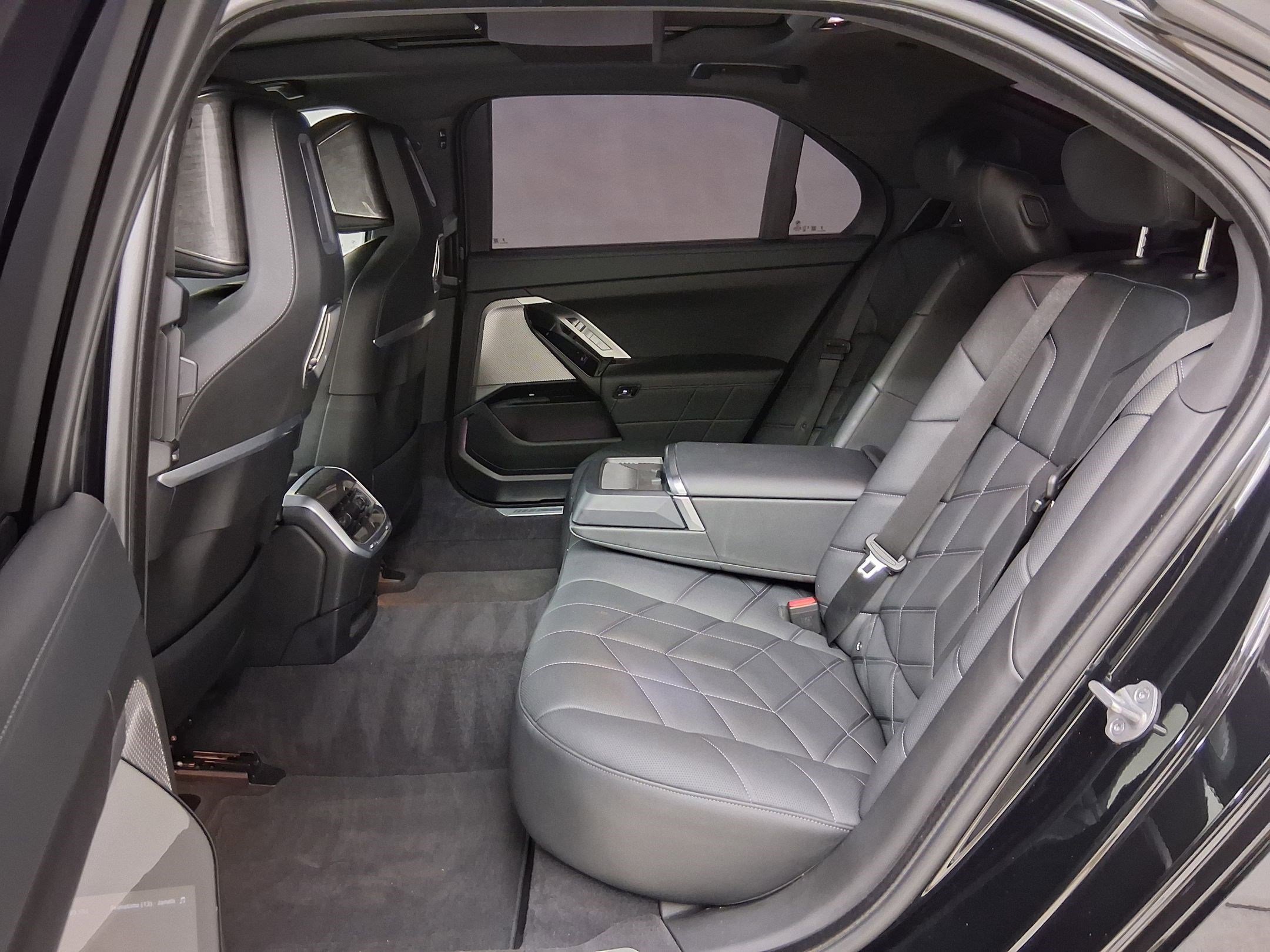 Certified 2024 BMW 760i xDrive image 13