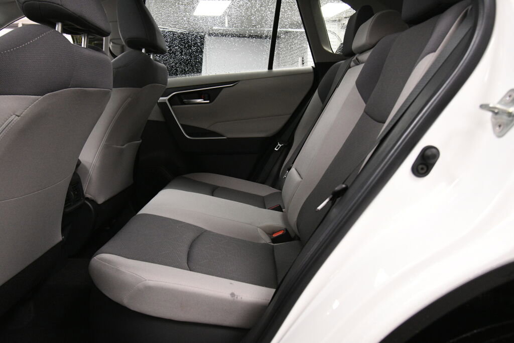 Used 2025 Toyota RAV4 XLE w/ Convenience Package image 21
