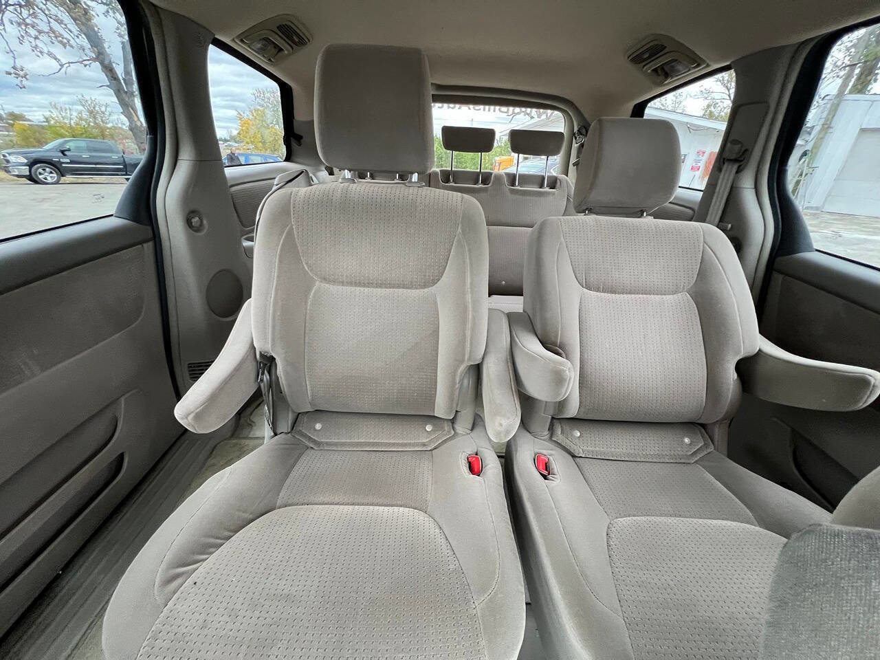 Used 2009 Toyota Sienna LE image 19