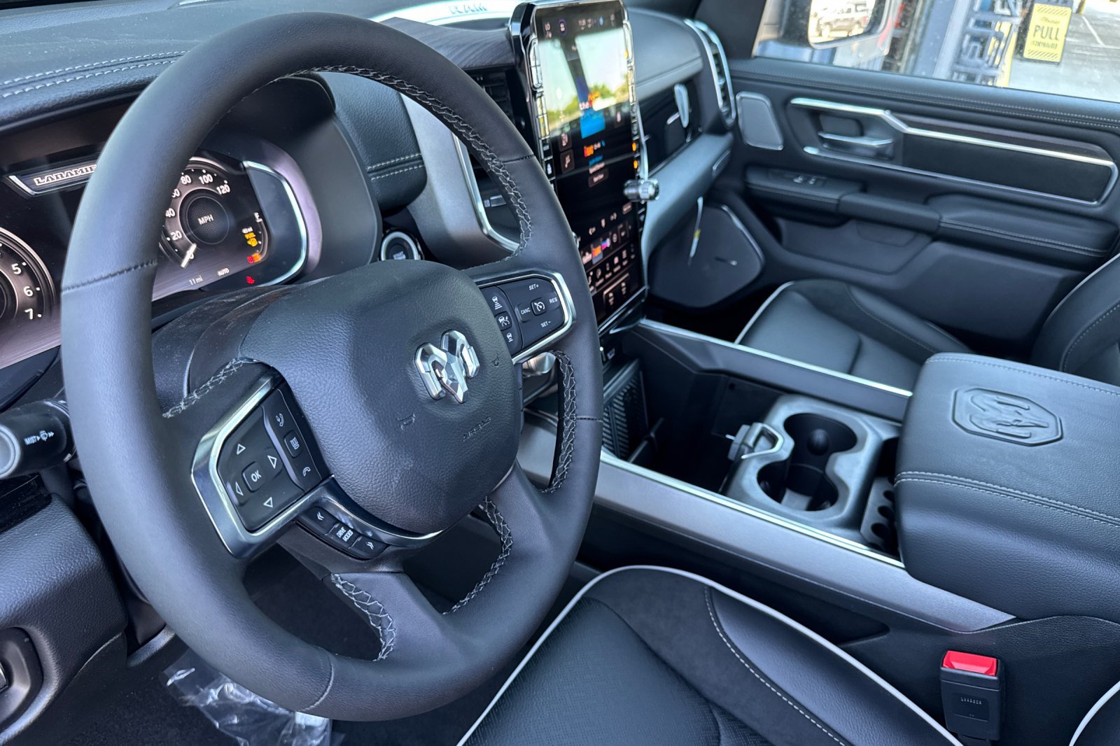 New 2026 RAM 1500 Laramie AWD/4WD image 9