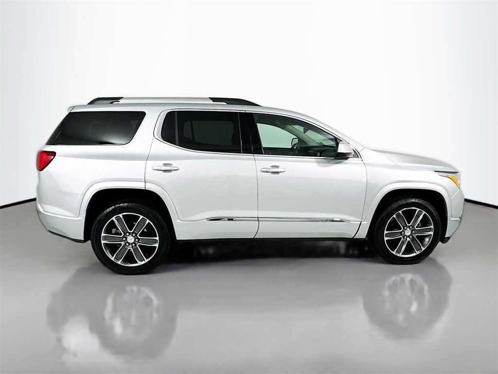 Used 2019 GMC Acadia Denali image 9