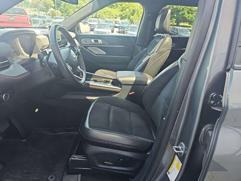 Used 2025 Ford Explorer ST AWD/4WD image 9