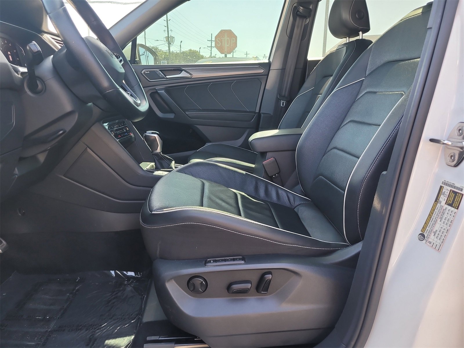 Used 2022 Volkswagen Tiguan SEL R-Line image 18