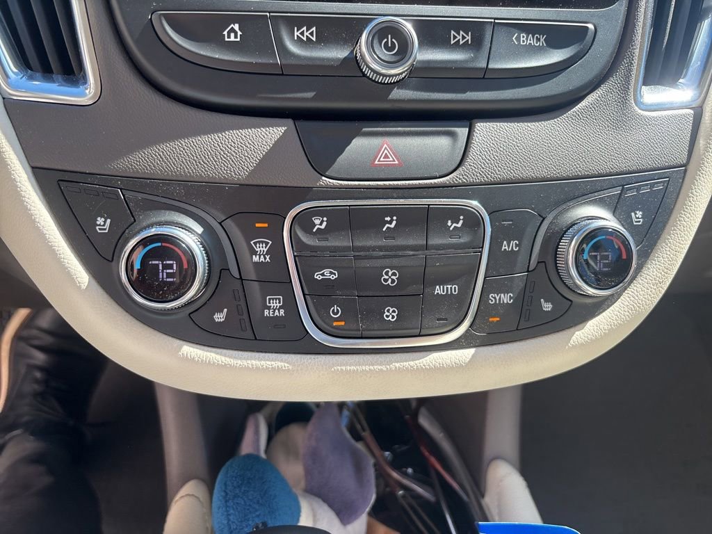 Used 2022 Chevrolet Malibu Premier FWD image 9