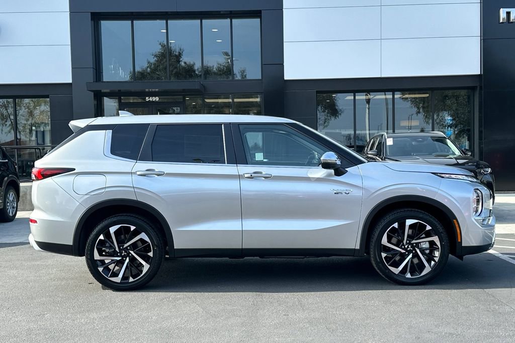 New 2025 Mitsubishi Outlander SE image 4