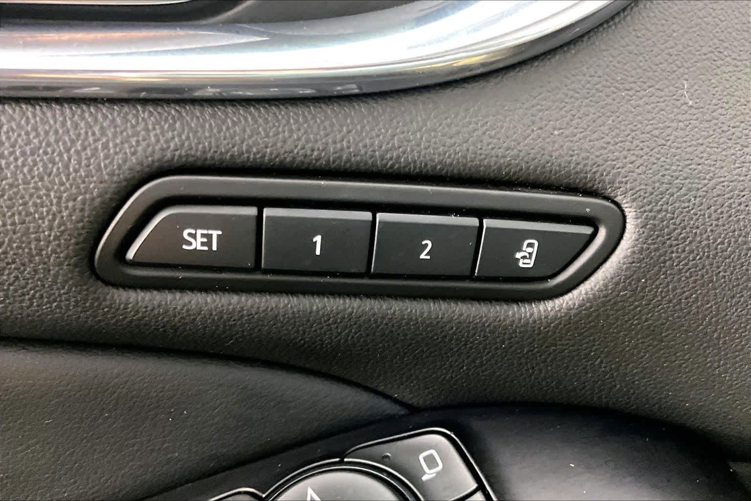 Used 2020 Buick Enclave Avenir w/ Avenir Technology Package AWD/4WD image 33