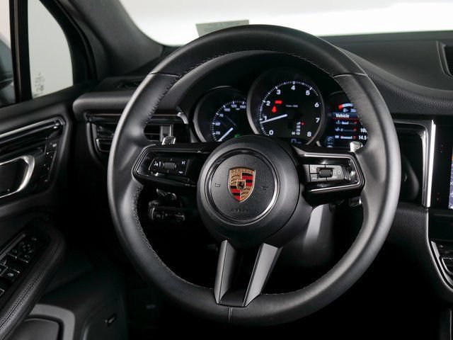 Certified 2026 Porsche Macan AWD/4WD image 15