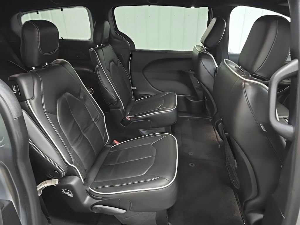 Used 2022 Chrysler Pacifica Limited w/ S Appearance Package image 18