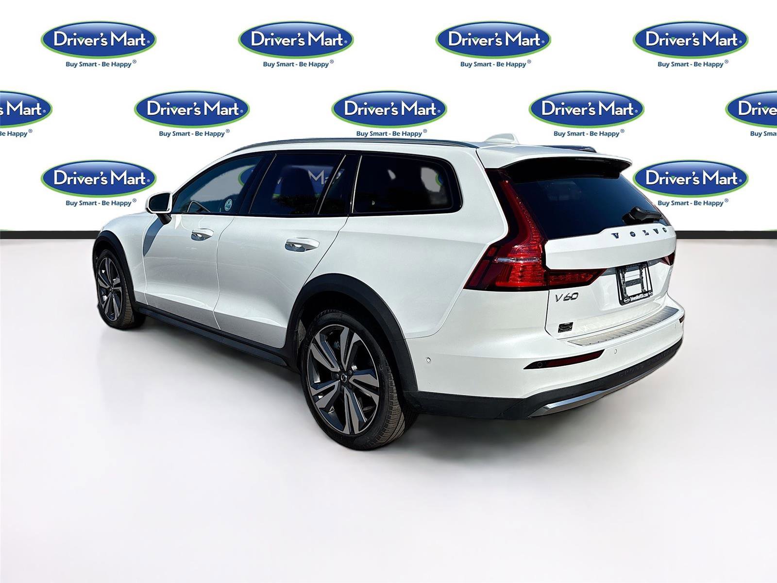 Used 2025 Volvo V60 B5 Cross Country Plus image 5