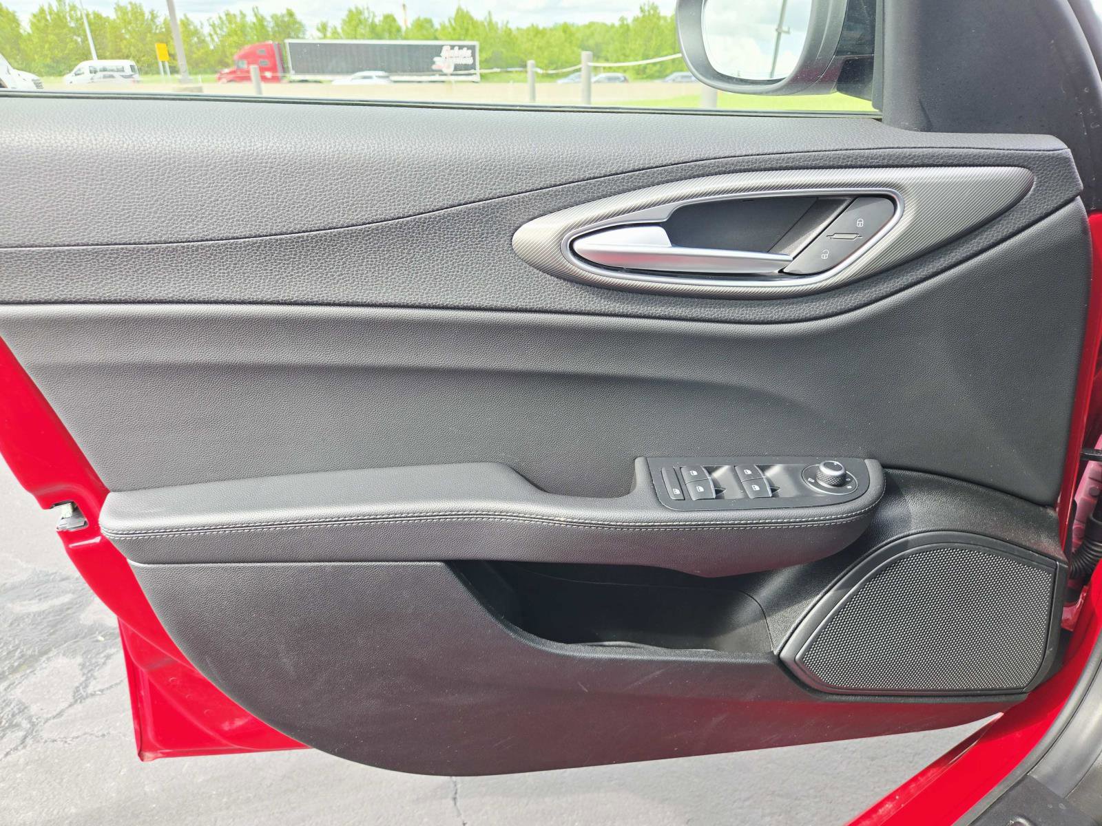 Used 2024 Alfa Romeo Giulia Veloce AWD/4WD image 38