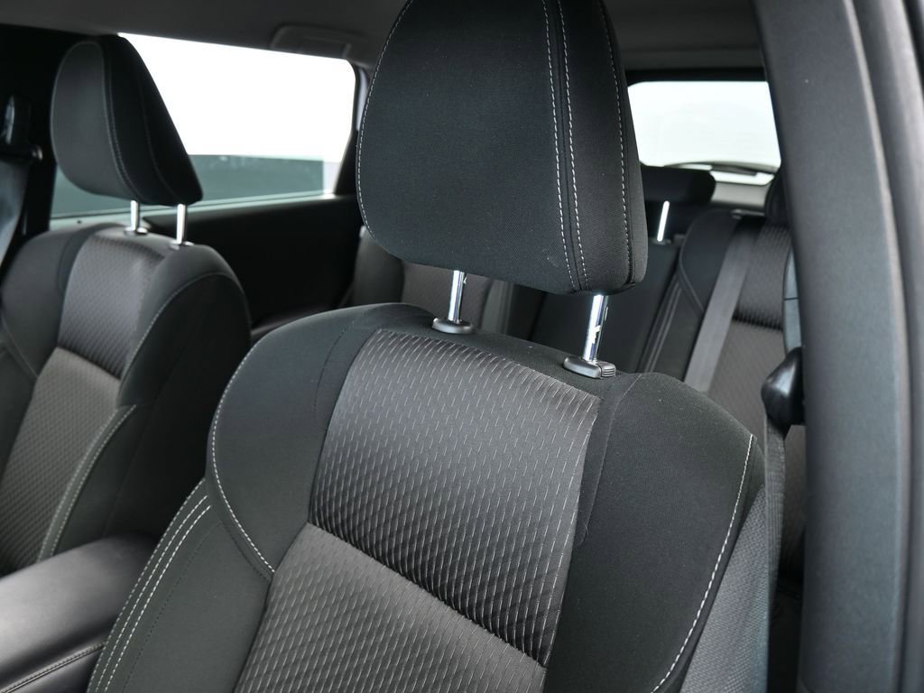 Used 2023 Mitsubishi Outlander ES image 16