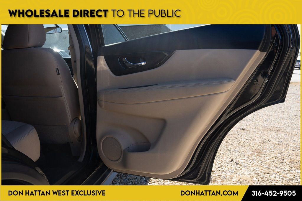 Used 2017 Nissan Rogue SV w/ SV Premium Package image 22