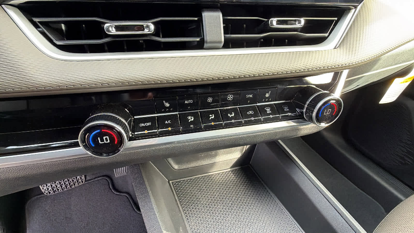 New 2026 Chevrolet Equinox LT w/ Convenience Package II image 14