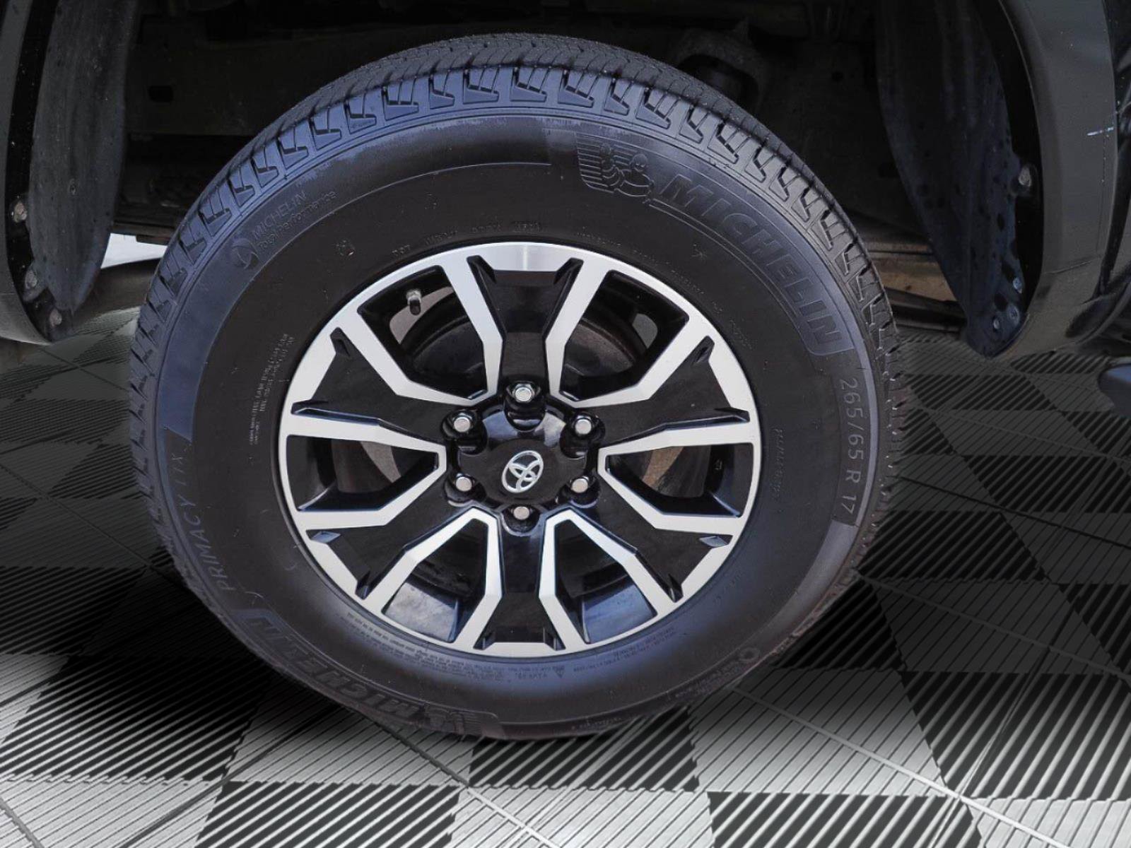 Used 2020 Toyota Tacoma TRD Sport AWD/4WD image 34