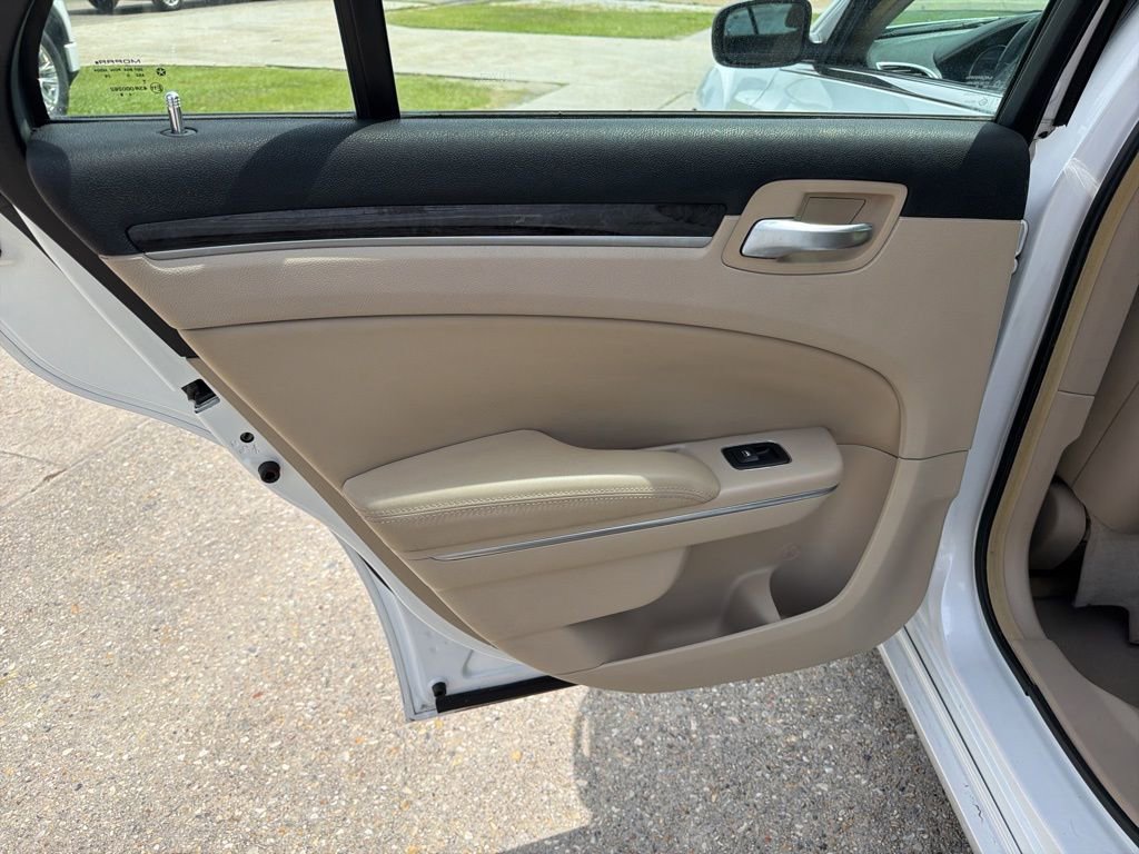 Used 2011 Chrysler 300 RWD image 12