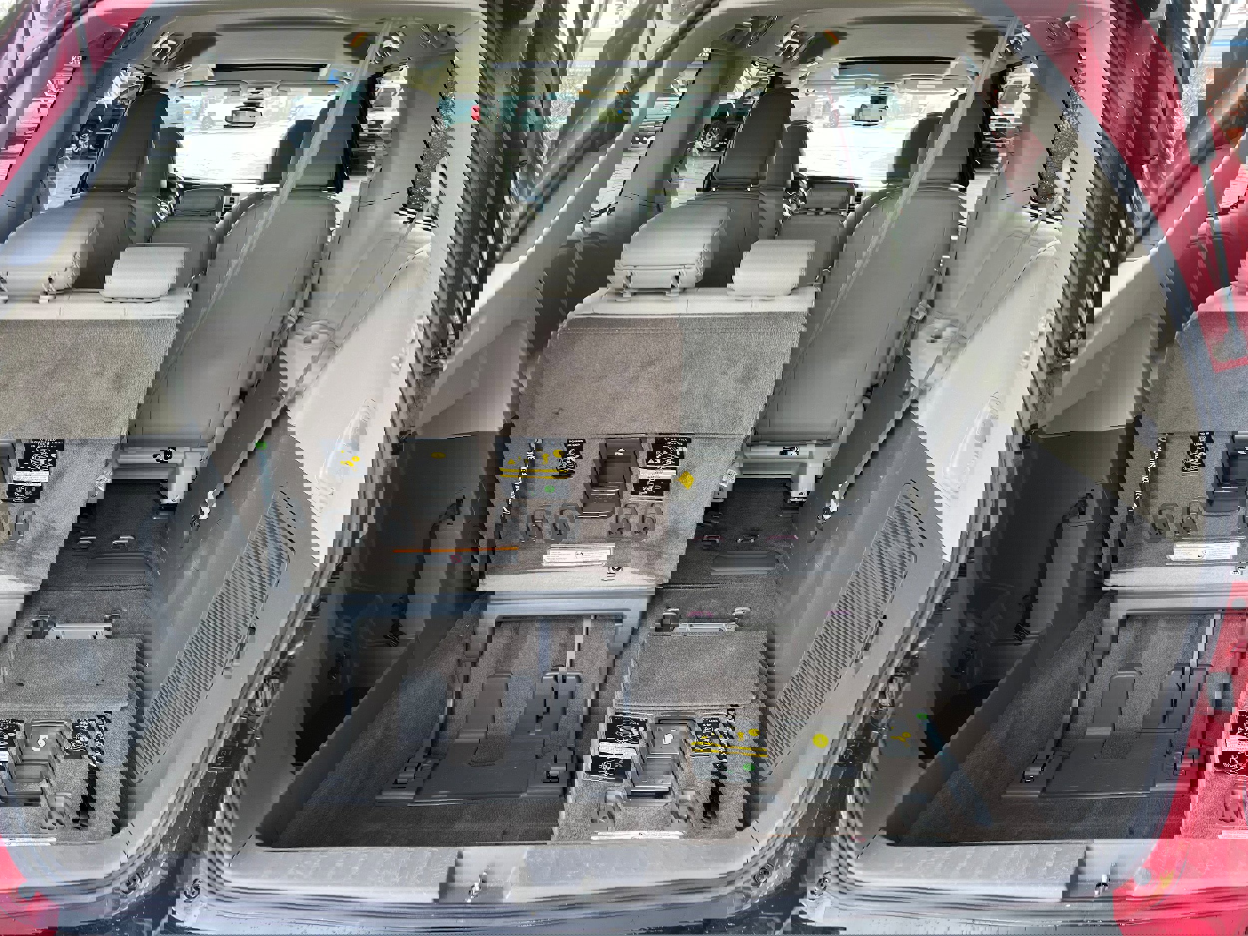 Used 2018 Toyota Sienna XLE image 7