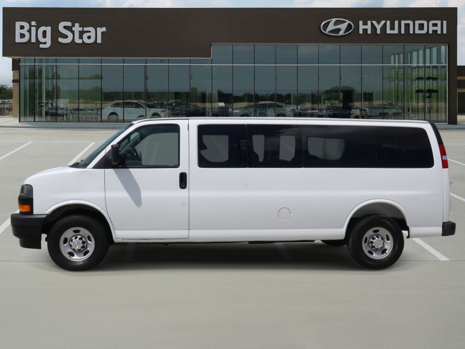 Used 2025 Chevrolet Express 3500 LS RWD image 2