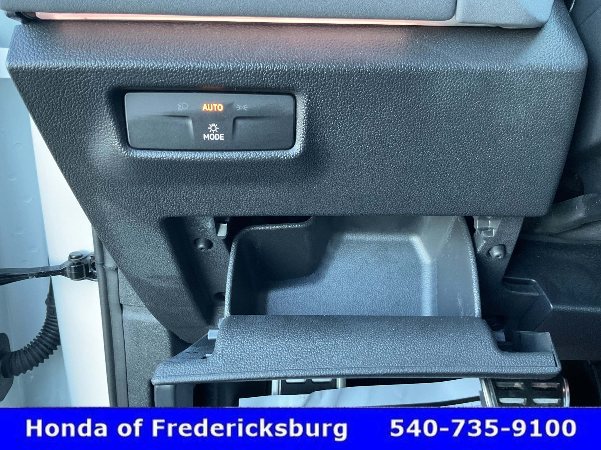 Used 2025 Volkswagen Tiguan SE R-Line AWD/4WD image 41