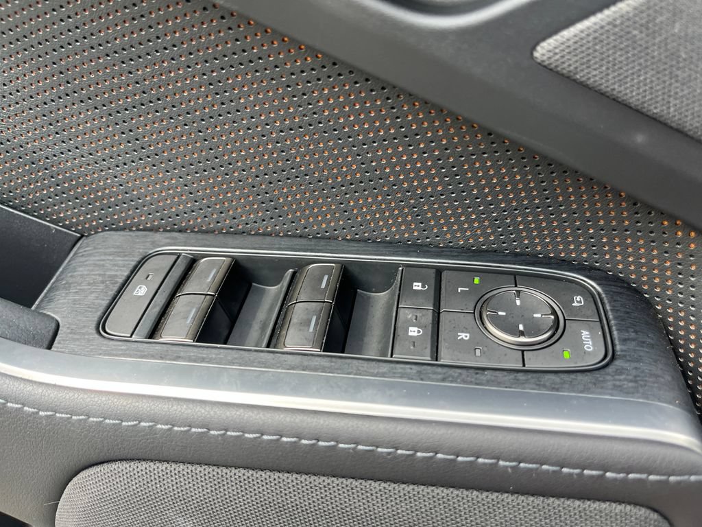 Used 2025 Lexus GX 550 w/ Accessory Package (2T) AWD/4WD image 11