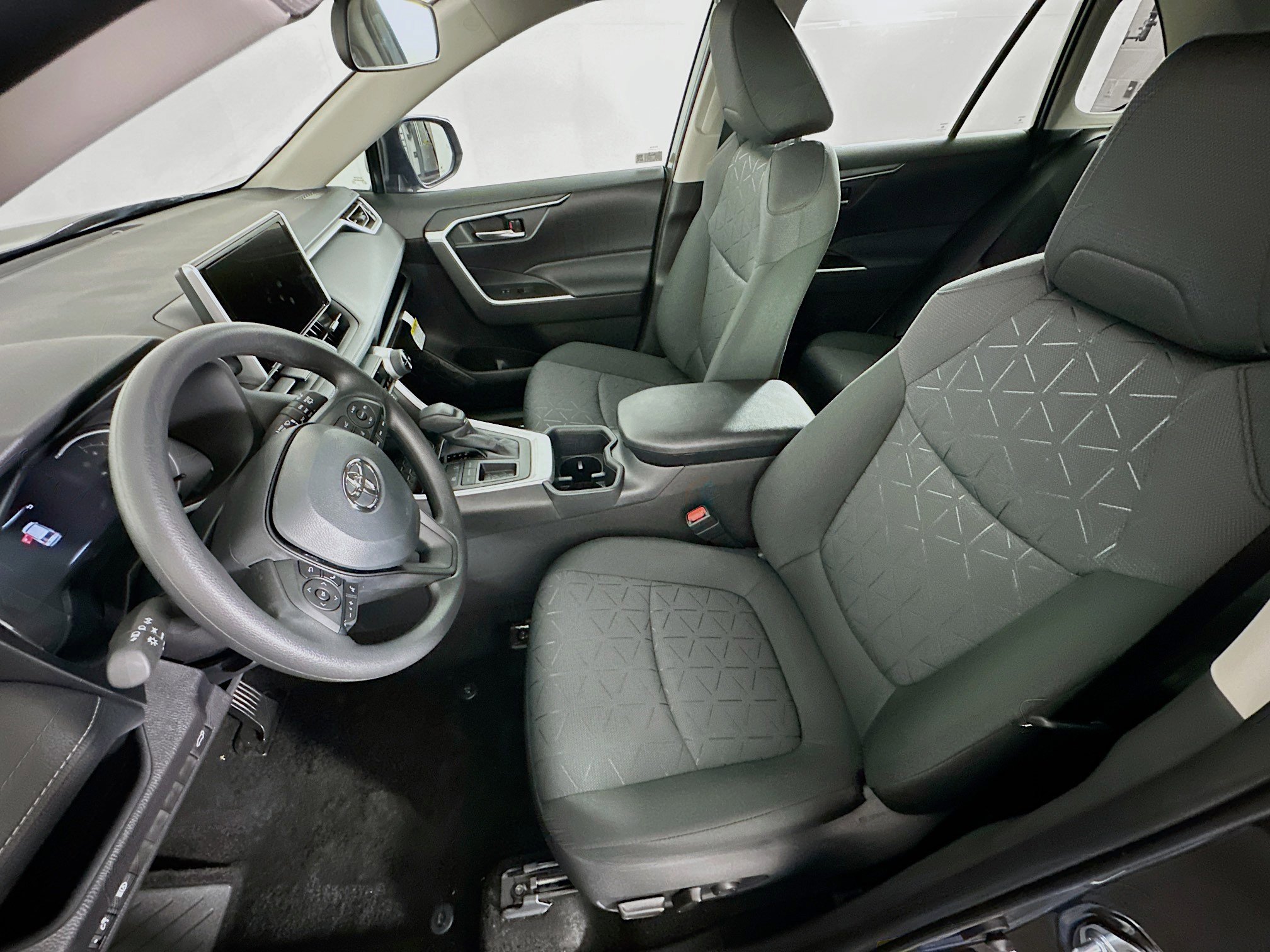 Used 2025 Toyota RAV4 XLE w/ Convenience Package image 13