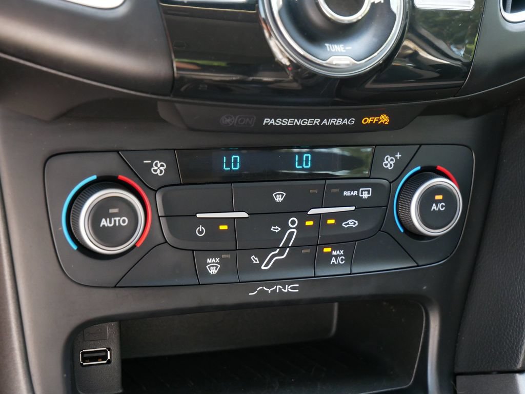 Certified 2018 Ford Focus SEL FWD image 24