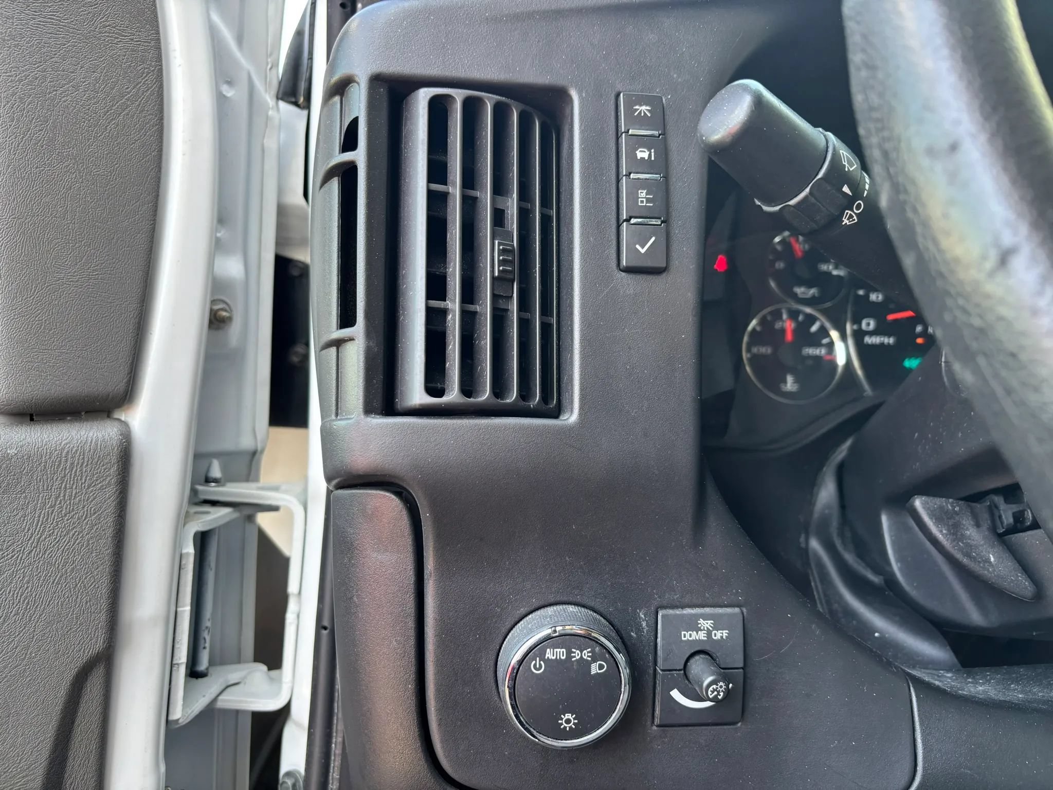 Used 2016 Chevrolet Express 3500 RWD image 12