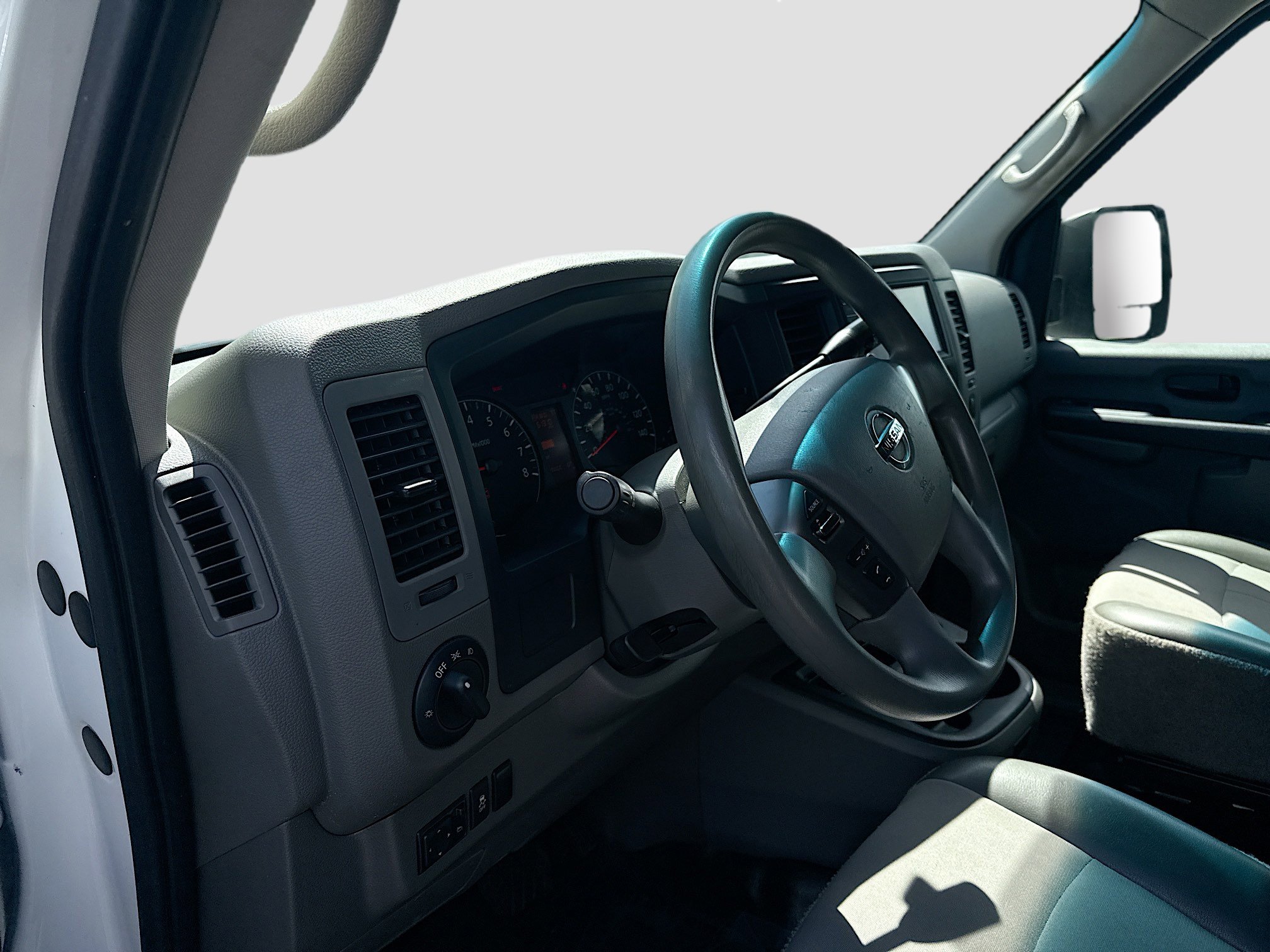 Used 2021 Nissan NV 2500 S image 21