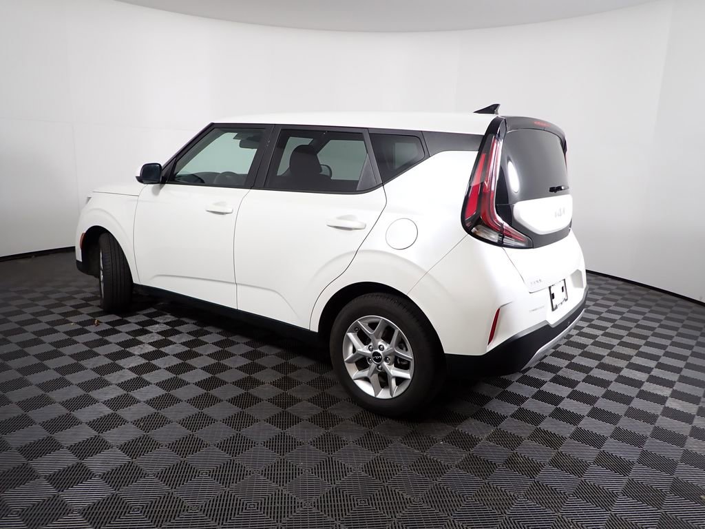 Used 2025 Kia Soul LX image 10