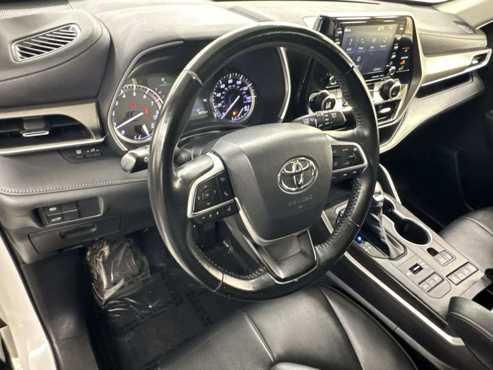 Used 2022 Toyota Highlander XLE AWD/4WD image 13